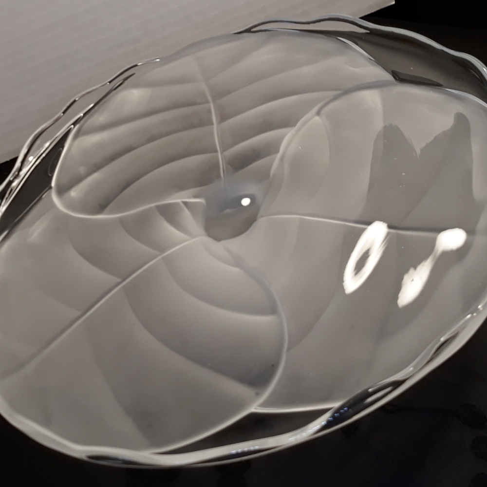 Rare, exquisitely elegant vtg. frosted Viking glass pedestal stand